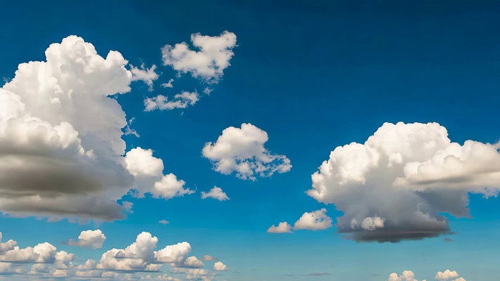 蓝天漂浮蓬松白云 蓝天漂浮蓬松白云