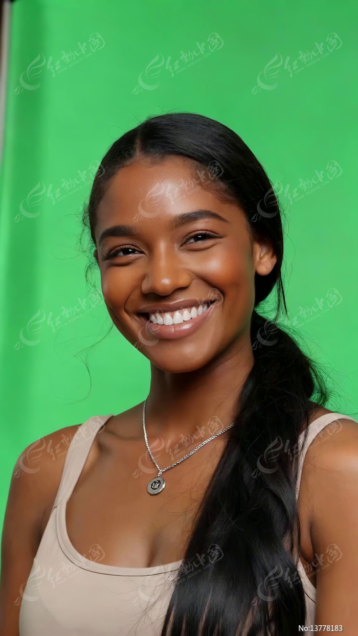 ��Ļǰ΢Ц�ĺ���Ů��