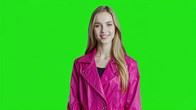 ��Ļǰ΢Ц�Ľ�Ů��