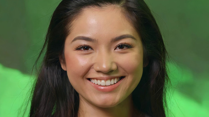 ��Ļǰ΢Ц��Ů��