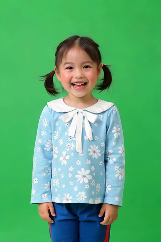 ��Ļǰ΢Ц��СŮ���ز�