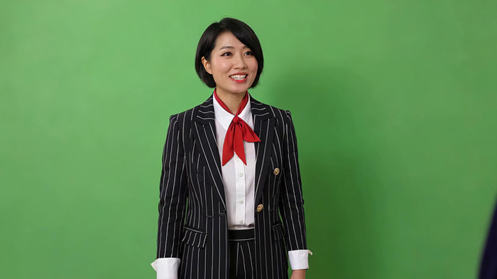 ��Ļǰ΢Ц��ְҵװ����Ů��