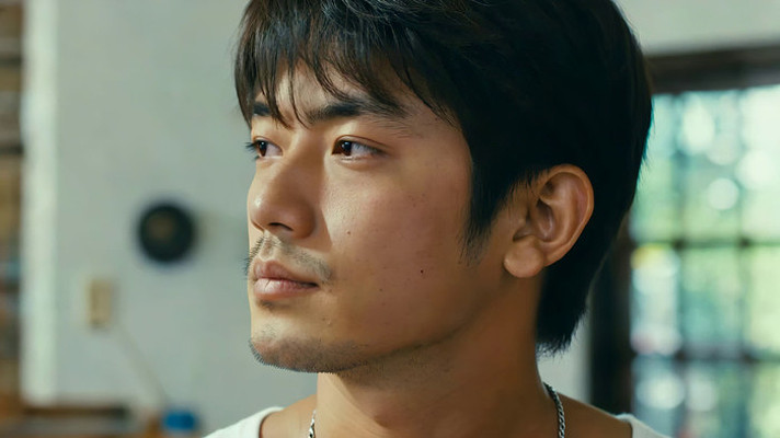 男性室内近景特写 男性室内近景特写