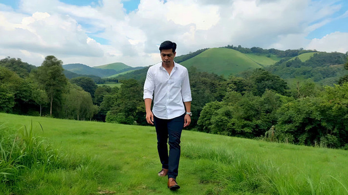 ��������ɫ�ݵ�ɽ������