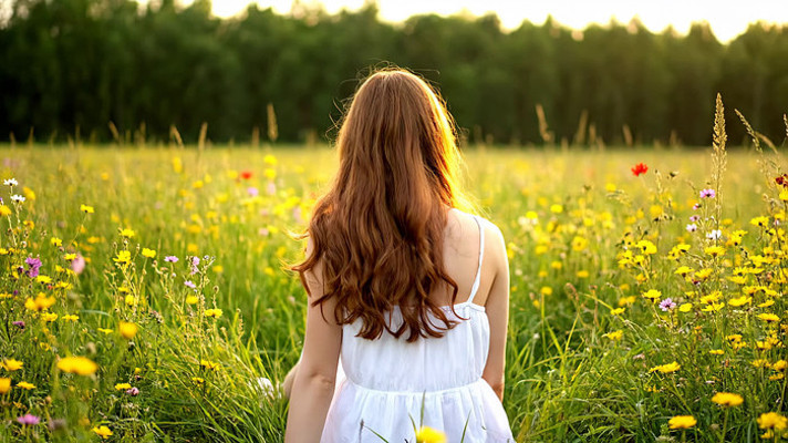 Ů����Ұ�б��Ծ�ͷ�;�