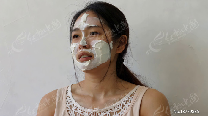 Ů��ͿĨ��Ĥ�沿��д