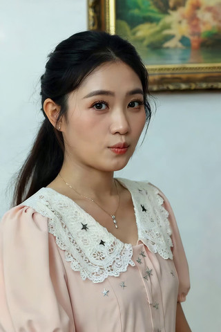 Ů�Ӵ��ŷ�ɫ����ȹ������д