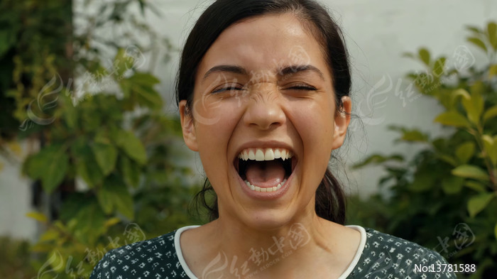 Ů�ӻ����Ц��д