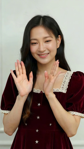 Ů��΢Ц��˫�־���չʾ