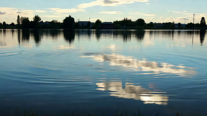 平静湖面自然风光 平静湖面自然风光