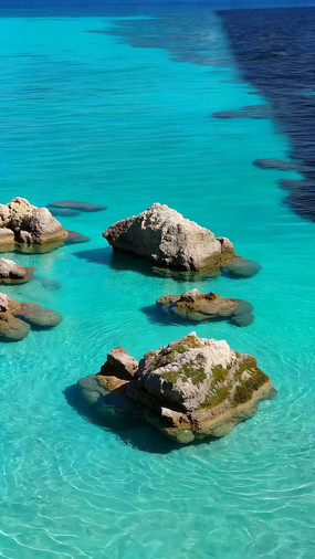 �峺��ˮ�еĽ�ʯ����