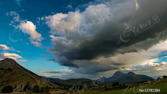 ɽ�����������Ʋ㾰��