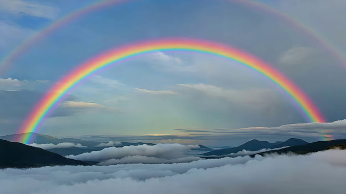 山间云海之上双层彩虹景观 山间云海之上双层彩虹景观
