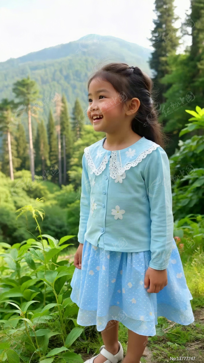 ɽ�ּ�΢Ц��СŮ��