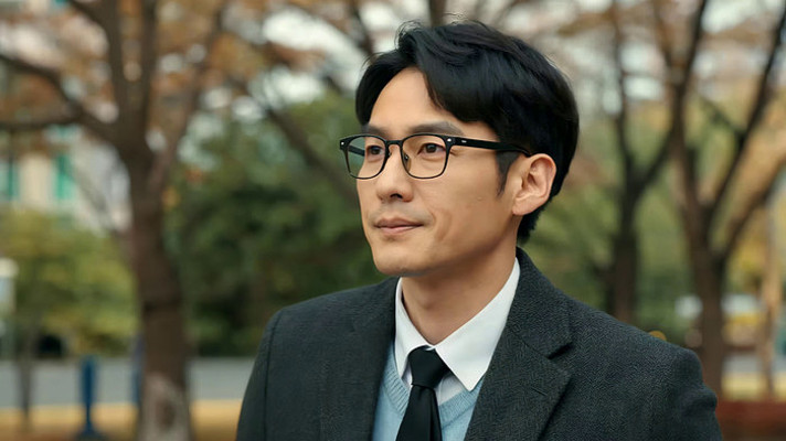 身着西装的男子户外场景 身着西装的男子户外场景