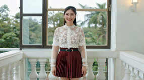 ���ڴ���΢Цվ����Ů��