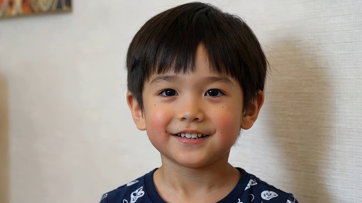 ����С�к�΢Ц��д