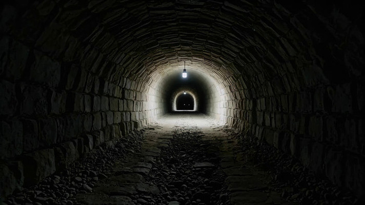 石砌隧道内部景观 石砌隧道内部景观