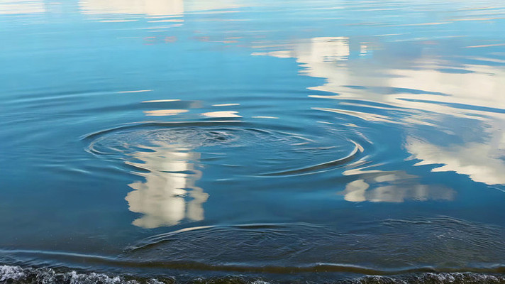 水面波纹倒影自然景象 水面波纹倒影自然景象