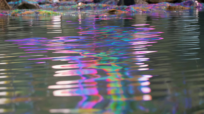 水面彩色光影波纹景象 水面彩色光影波纹景象