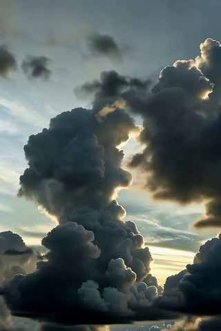 天空中厚重云层特写 天空中厚重云层特写