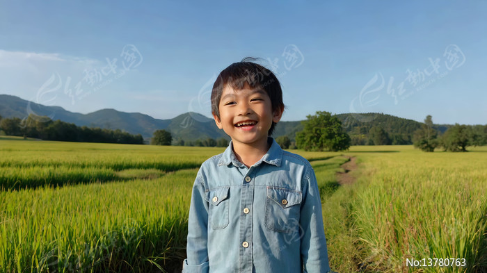 ��Ұ���к�΢Цվ��