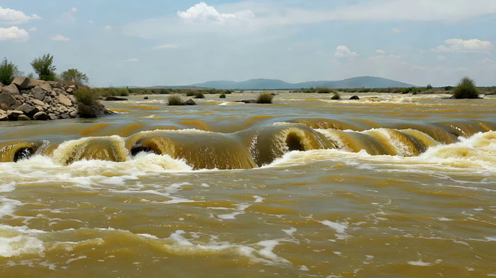 湍急河流与小型瀑布景观 湍急河流与小型瀑布景观