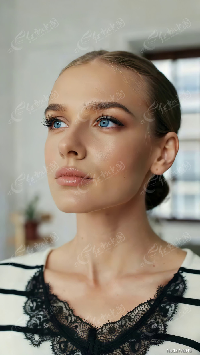 ���Ů���沿��д