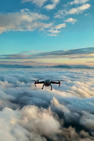 无人机飞行于云海之上 无人机飞行于云海之上
