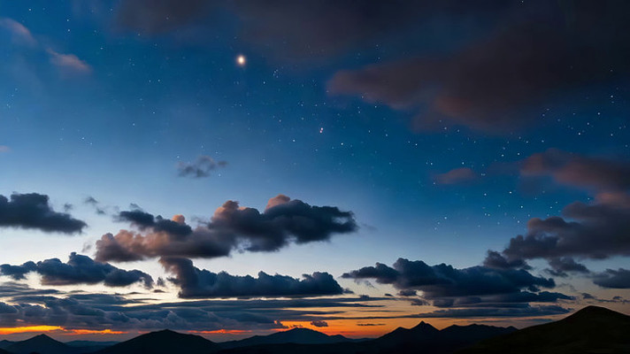 星空下的晚霞与山峦 星空下的晚霞与山峦