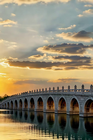 Ϧ���µ�ʯ��ˮ��羰