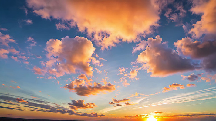 夕阳下天空云朵美景 夕阳下天空云朵美景