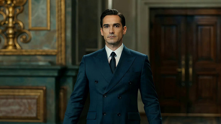 西装男人室内站立素材 西装男人室内站立素材