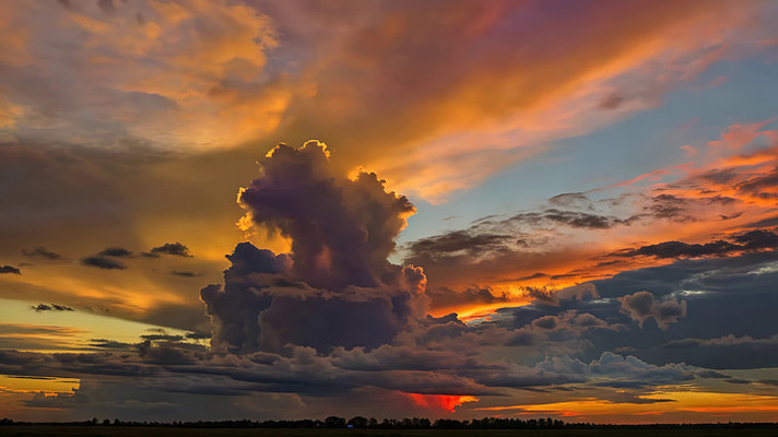 绚丽日落时分的天空与云层 绚丽日落时分的天空与云层