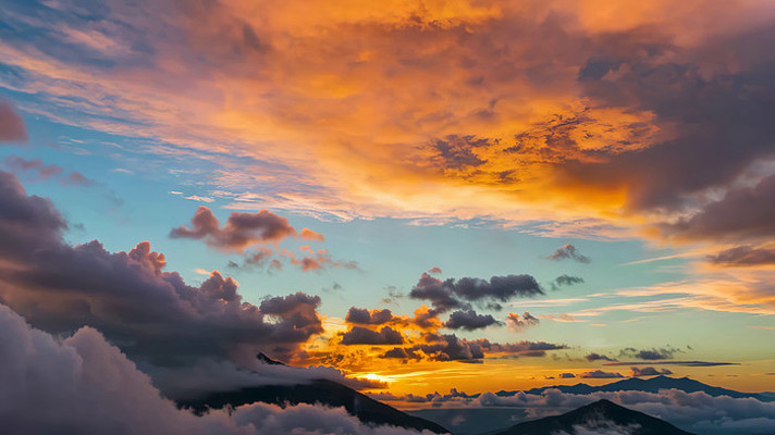 绚丽云海日出天空景象 绚丽云海日出天空景象