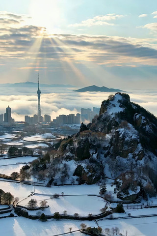 雪后城市与山峦风光俯瞰 雪后城市与山峦风光俯瞰