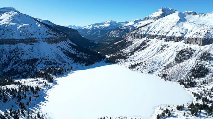 雪山湖泊自然风光全景 雪山湖泊自然风光全景