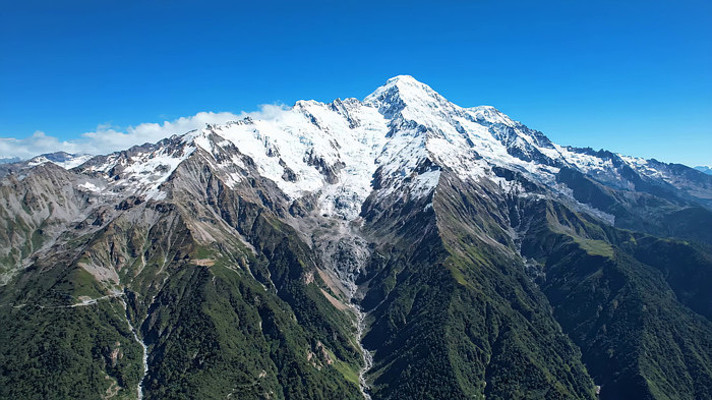 雪山山峰自然风光航拍 雪山山峰自然风光航拍