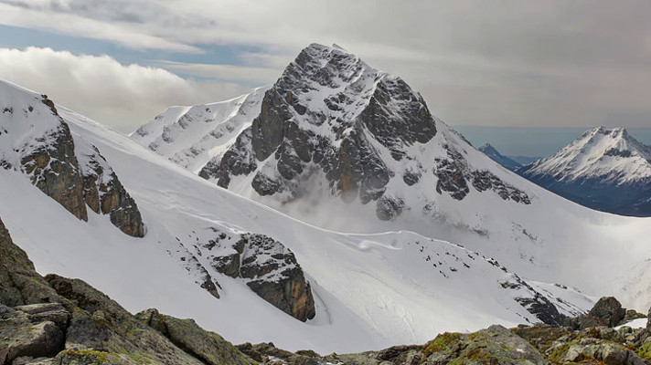 ѩɽɽ����Ȼ����ز�