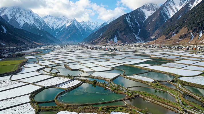 ѩɽ�µ���԰��⸩�