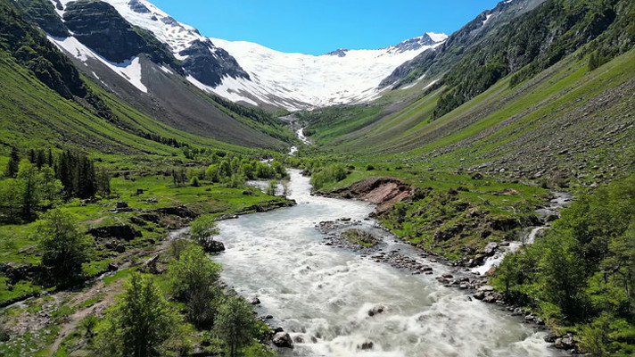 ѩɽ�º���ɽ����Ȼ���