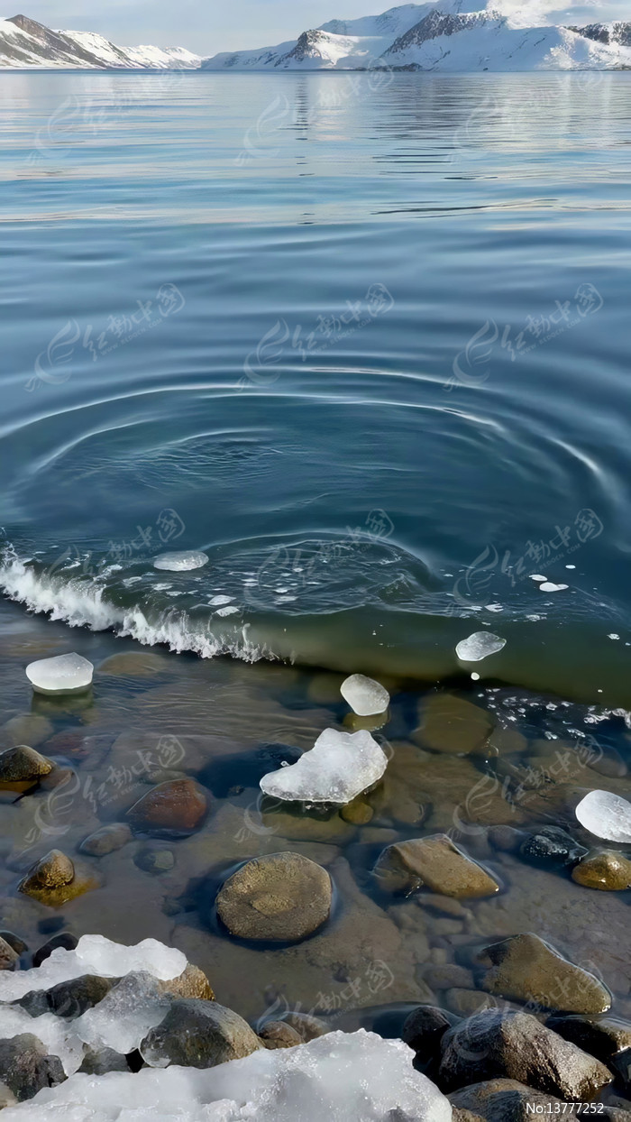 ѩɽ�º�ˮ�ߵ�ʯ���븡��