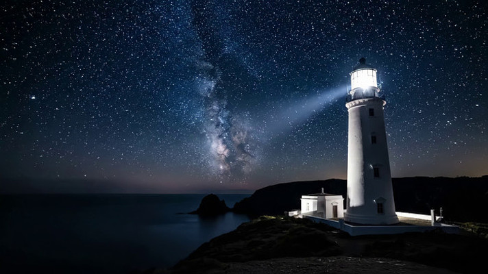 夜空下海边的灯塔与星空 夜空下海边的灯塔与星空