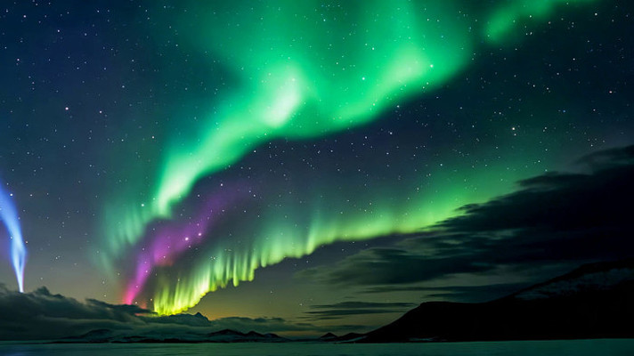 夜空中绚丽的极光景观 夜空中绚丽的极光景观