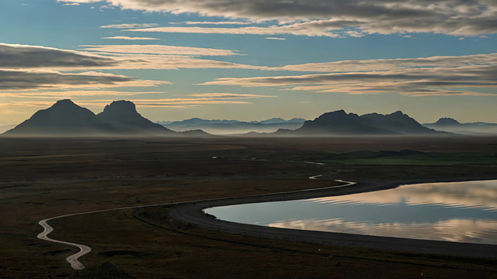 远山湖泊自然风光全景 远山湖泊自然风光全景