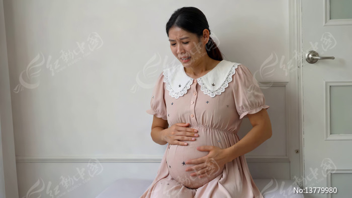 �и����ڸ������ӳ���