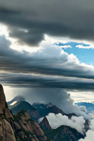 云雾缭绕的壮丽山脉景观 云雾缭绕的壮丽山脉景观