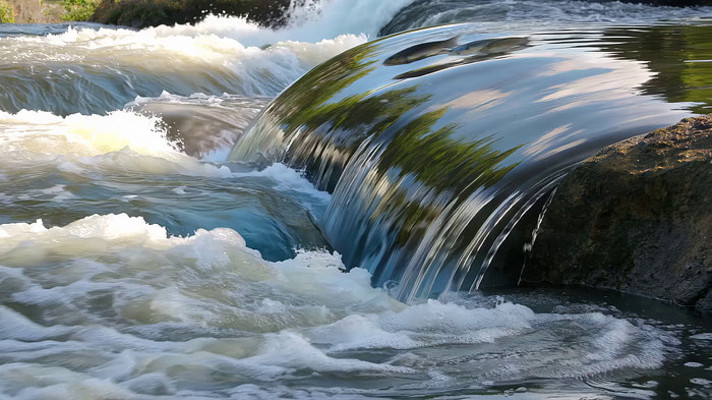 ��Ȼ������ˮ����