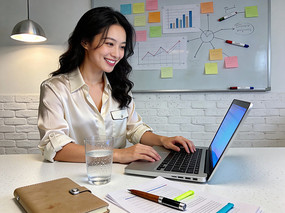 ���ڰ칫��ְ��Ů��