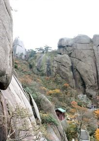 ��ɽ�ϵľ�ʯɽ��